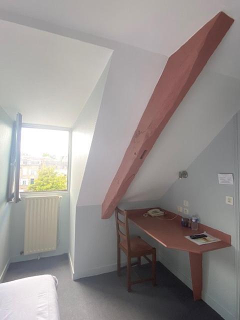 Hotel La Tour Des Anglais Mayenne Dış mekan fotoğraf