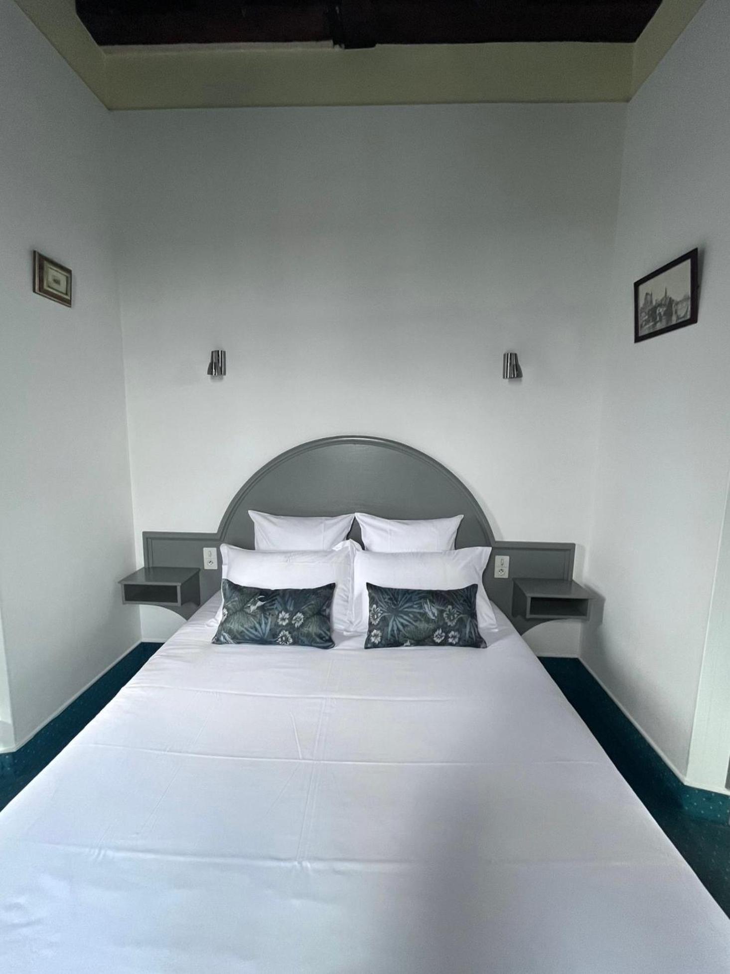Hotel La Tour Des Anglais Mayenne Dış mekan fotoğraf