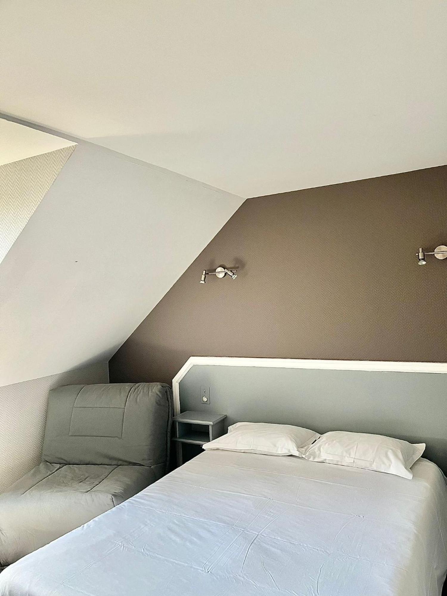 Hotel La Tour Des Anglais Mayenne Dış mekan fotoğraf